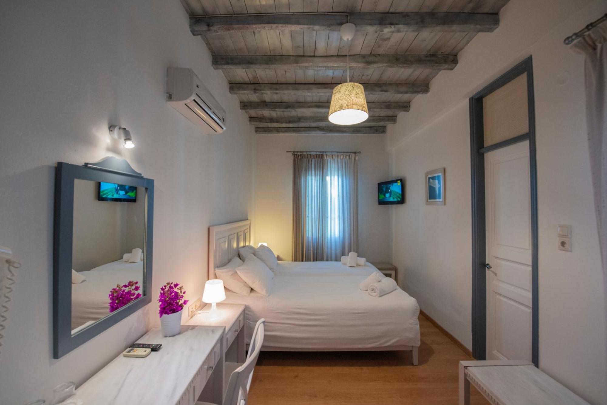 Olia Hotel Тоурлос Экстерьер фото
