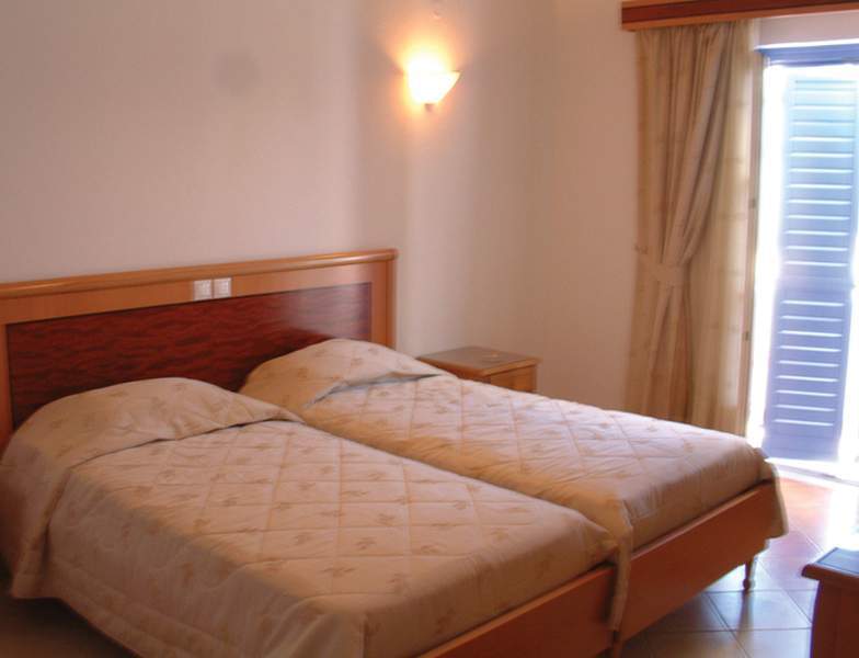 Olia Hotel Тоурлос Экстерьер фото